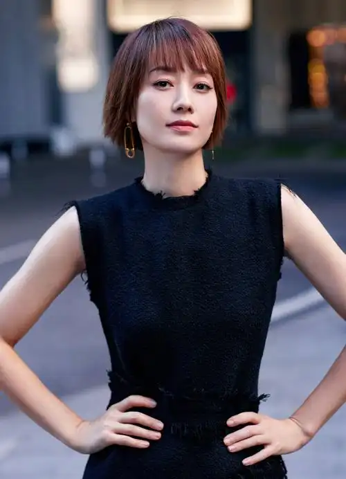 45岁马伊琍身材纤细告别前半生后越活越轻松