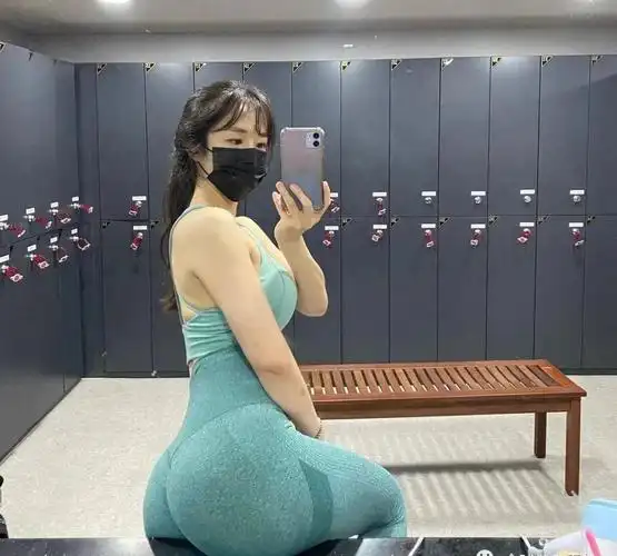 37岁的她脸和身材严重不符网友童颜巨过目难忘