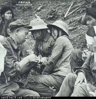 中越战争纪实活捉6名裸体越南女兵图