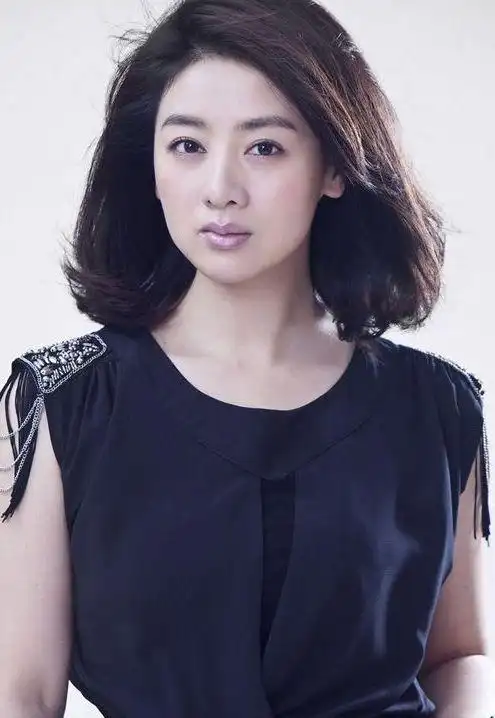 "杜冰雁"婚姻失败,与大11岁前夫离婚,今与小6岁老公生活幸福