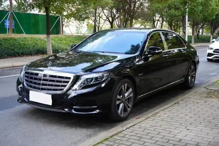 推荐适合女士的一款车迈巴赫s400