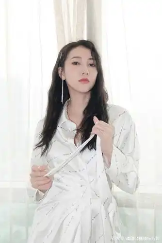 弦子——美貌与才华并存的女歌手