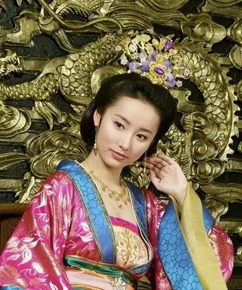 胡歌带她入行唐嫣把她带火多人追求的她如今40岁美到犯规