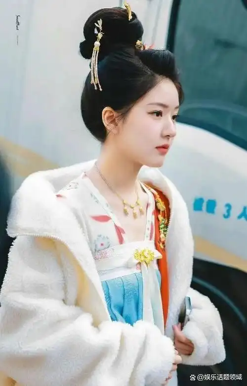 再次翻看赵露思在古装剧《长歌行》与《珠帘玉幕》剧中饰演的乐嫣与