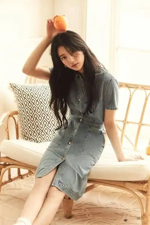 组图:秀智《嘉人》春日写真大片,齐刘海长直发清新灵动_裴秀智_孔刘