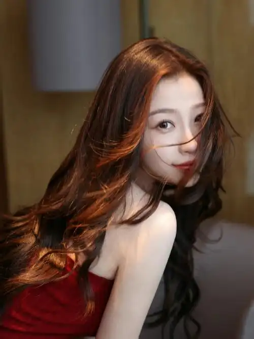 虞书欣港风红色吊带牛仔裙造型##虞书欣红吊带牛仔裙造型##虞书欣