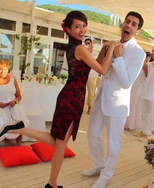 梁咏琪:19岁出道,23岁爱上郑伊健,35岁嫁外籍丈夫,如今怎样了