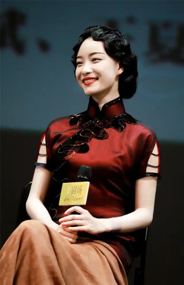 31岁倪妮时隔八年穿旗袍,气质更加惊艳,完全是"军阀夫人"