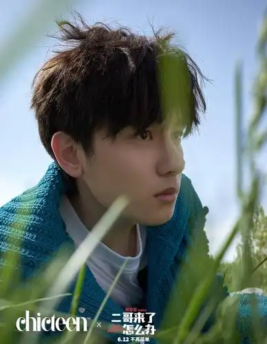 胡先煦邓恩熙解锁兄妹时尚大片演绎夏日青春故事