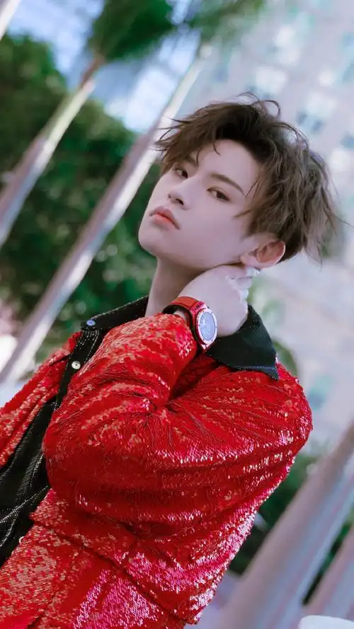 小鬼王琳凯超话7615#小鬼special live show#"冬天我做你外套 要