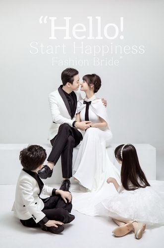 2022展会新款影楼亲子主题服装一家四口全家福拍照英伦风黑白套装