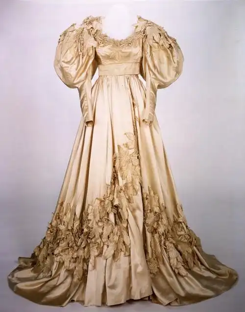 从乱世佳人斯嘉丽裙摆的变化看19世纪晚期美国女性服饰变迁