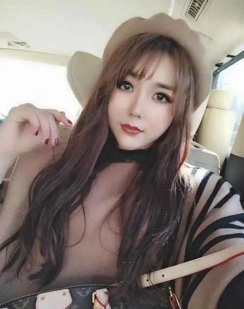 95后中国臀神刘太阳爆红110cm完美翘臀美到犯规