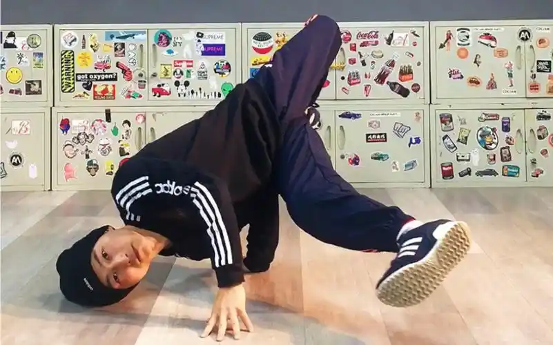 街舞breaking最简单也是最重要的基础freeze定格三角撑