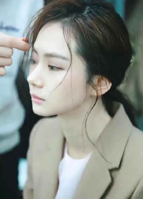 个性时尚魅力的戚薇