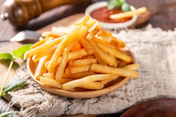 炸薯条软趴趴的不酥脆切忌直接下油锅