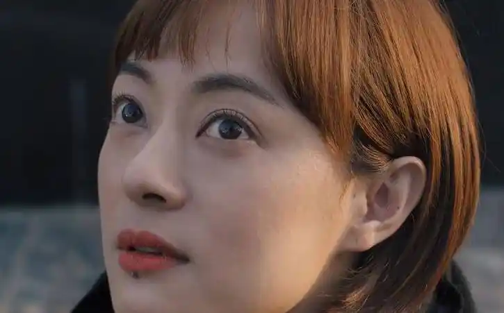 原创深圳这一夜被长发披肩的孙俪惊艳凶相变福相甩打针脸几条街