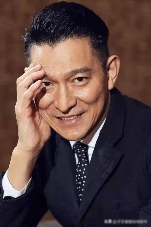 从小演员到香港"四大天王"之一,刘德华的明星之路有._卓越_演技_传奇