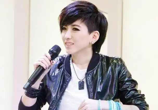 不过话说回来,不管刘忻能不能拿到冠军,她的人气可都是杠杠的,这点