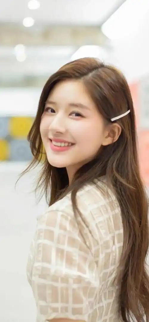 赵露思温婉自信十分惊艳