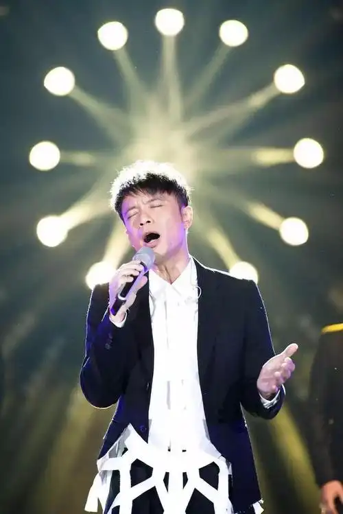 一首首脍炙人口的歌曲,至今仍被众多歌手翻唱演绎