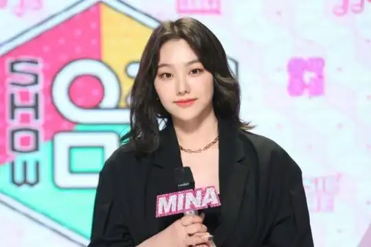 「星闻」gugudan美娜《音乐中心》下车感想公开"感谢大家的喜爱"