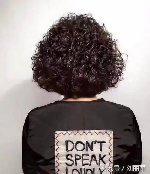 头发细软,发量又少做什么发型比较好?