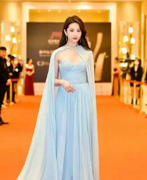 刘亦菲获金莲花最佳女主角奖