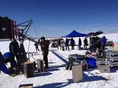 《七十七天》以探险作家杨柳松77天孤身穿越羌塘无人区的真实事迹为