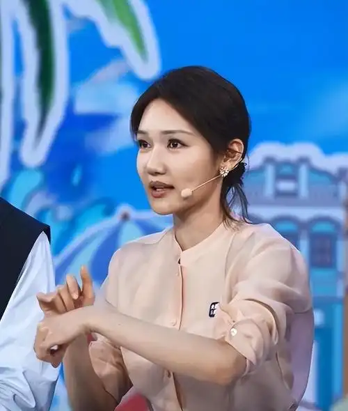 回顾央视主播龙洋自曝是月光族单身原因是择偶标准太高