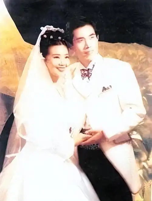 陈宝国娶同学赵奎娥结婚40年宠妻如宝如今成年儿子让他犯愁