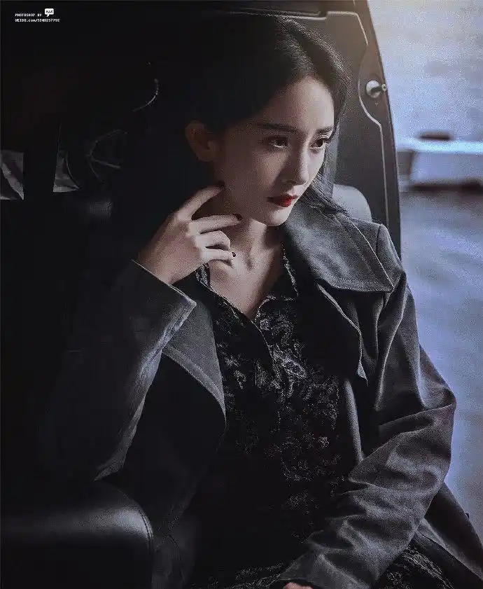 杨幂壁纸超漂亮的黑玫瑰猎人今日又是谁在猎取芳心呢