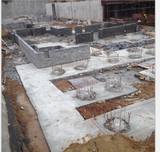 施工现场的桩基础上在砌墙是干嘛呢