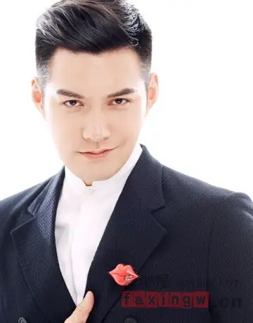 梳着大背头发型的男生总是散发出一种沉稳霸气的熟男气质,清晰的把