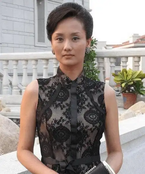 李颖:气质限制了戏路,演不了"穷人"的演员,这部戏有她,稳了_剧照_妈妈