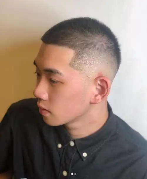 男人想要展现自己阳刚的魅力,剪寸头发型是一个特别好的选择,避免踩