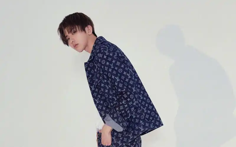 蔡徐坤时尚帅气写真图片桌面壁纸