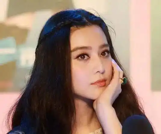 范冰冰最爱中分麻花辫 仙到哭! 你follow没?