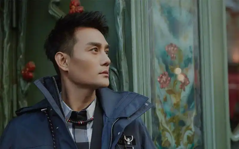 王凯巴黎街头轻熟男写真桌面壁纸