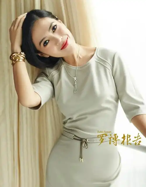 "女魔头"苏芒首登封面 演绎优雅自信女人