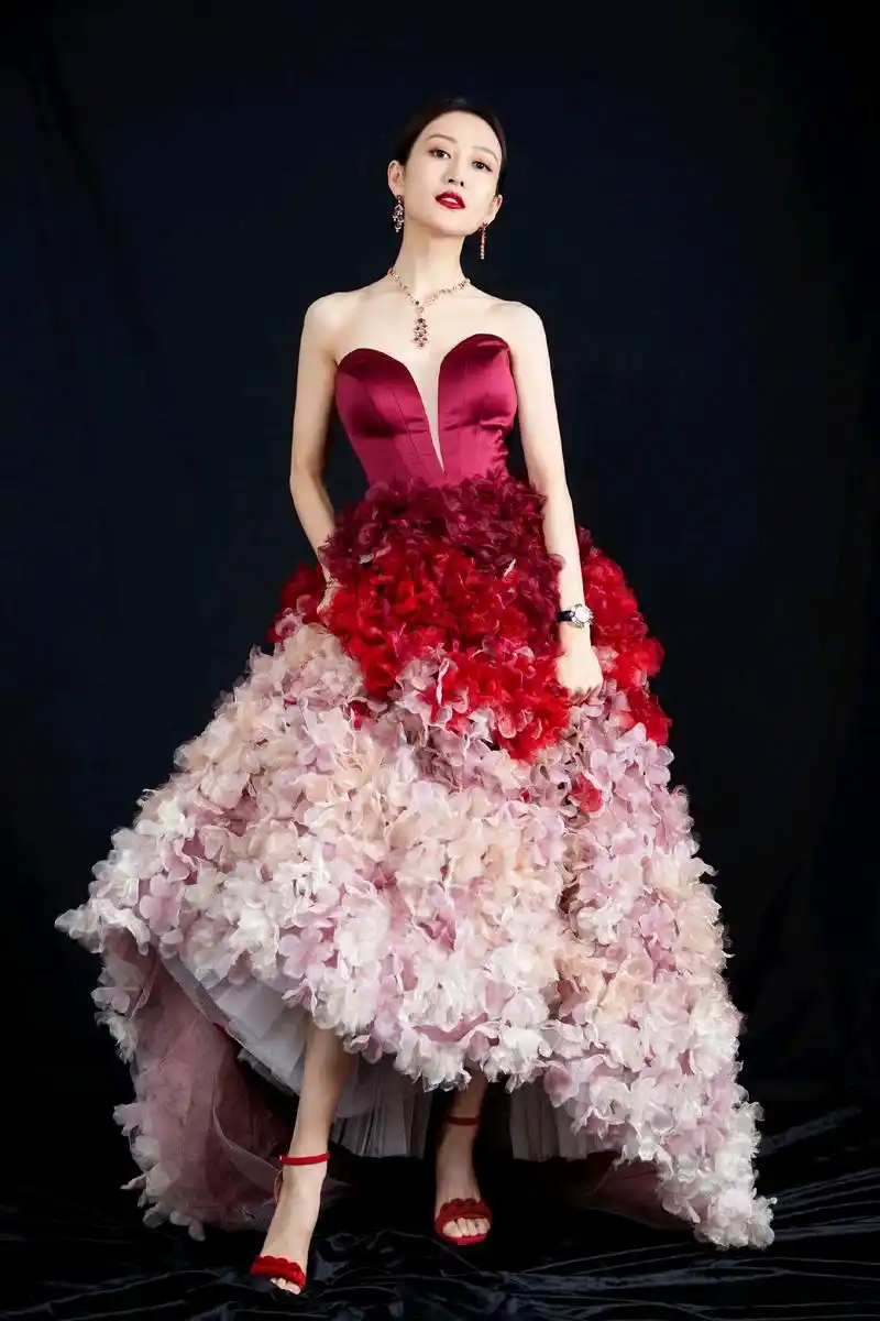 精美图集|王鸥优雅红裙晚礼服写真