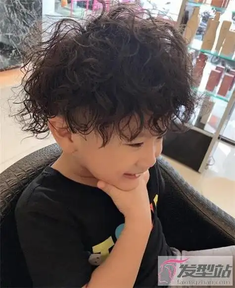 帅气酷炫小男孩发型潮流萌娃烫发大全