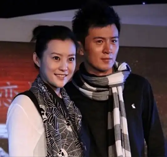 回顾郝蕾两婚两离带着双胞胎儿子生活43岁才学会跟父亲和解