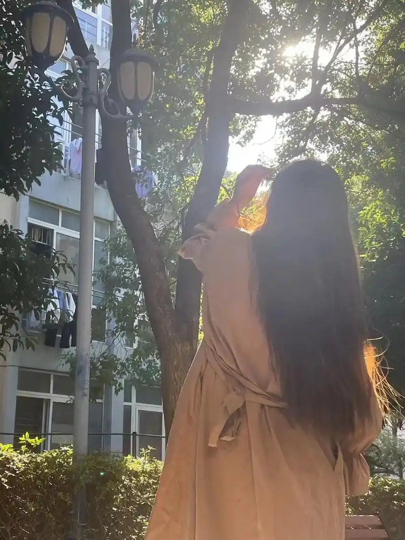 想念我的长头发#旧照新发 #背影 #期待夏天 - 抖音