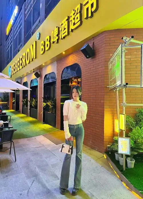这大概是全西安帅哥最多的酒吧了吧