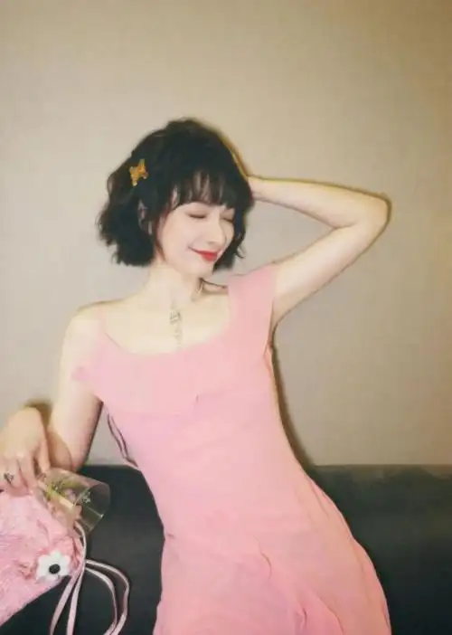 对于吴昕的状态,网友们褒贬不一,此外,值得注意的是,在吴昕生日这天