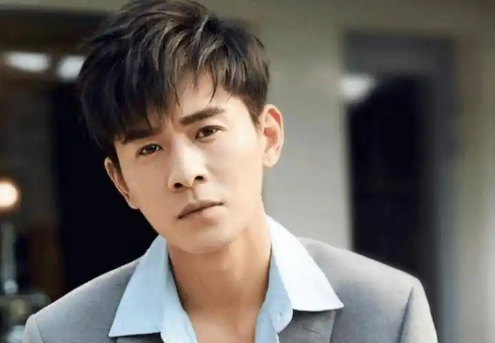 原创从古装小生到奶爸不同的身份乔振宇都能切换自如