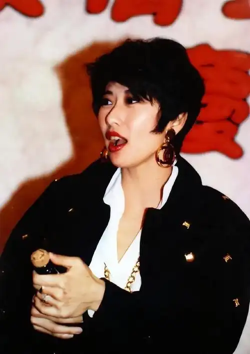 叶倩文什么时候嫁给林子祥(嫁二婚林子祥相携到白头)