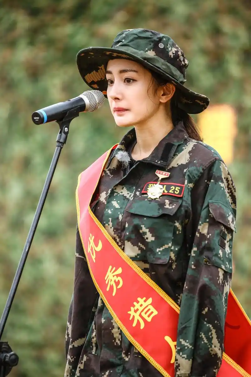 穿军装最好看的爱豆, 八一建军节,永远的猎人25号杨幂 ,向中国军人