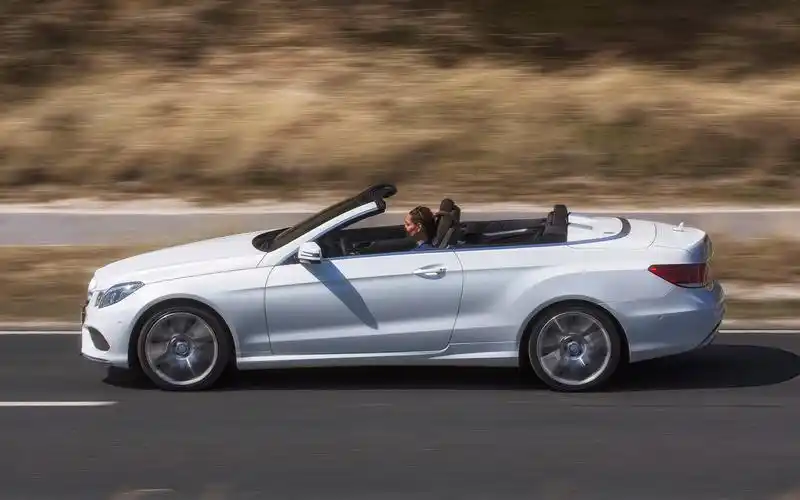 奔驰e400敞篷车桌面壁纸之豪华汽车